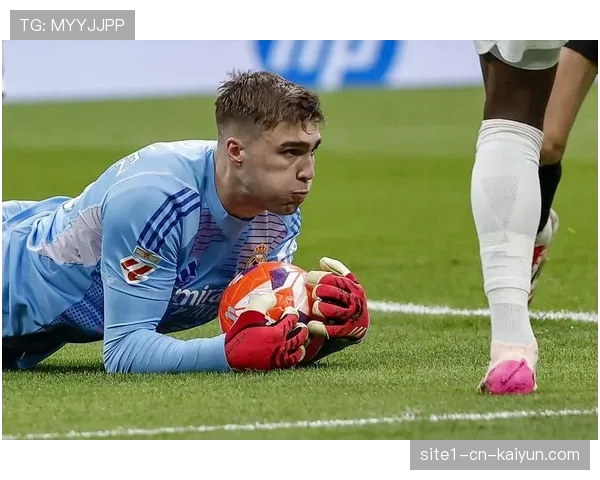 法国门将第三顺位悬而未决 里瑟与布特兹近期失误增添变数